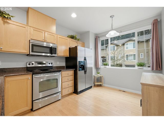 15445 Sw SPARROW Loop 104, Beaverton, OR 97007