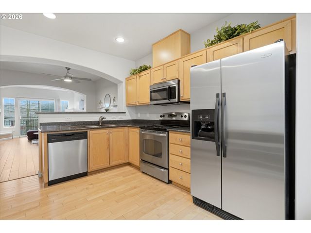 15445 Sw SPARROW Loop 104, Beaverton, OR 97007