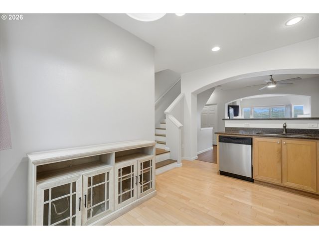 15445 Sw SPARROW Loop 104, Beaverton, OR 97007