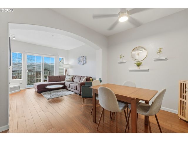 15445 Sw SPARROW Loop 104, Beaverton, OR 97007