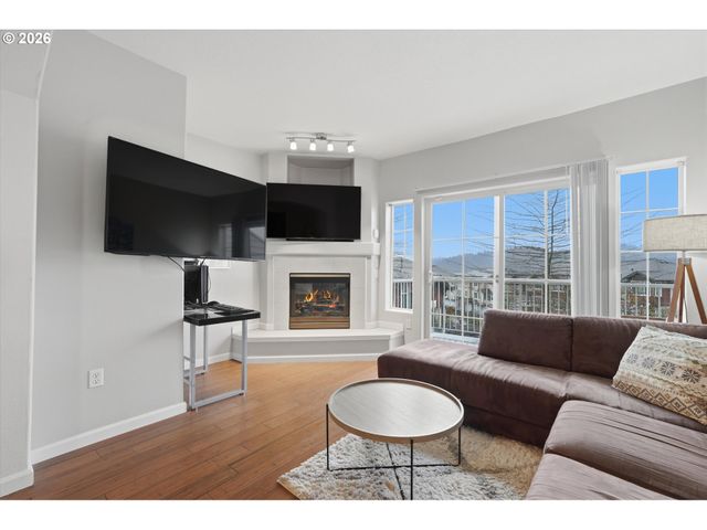 15445 Sw SPARROW Loop 104, Beaverton, OR 97007