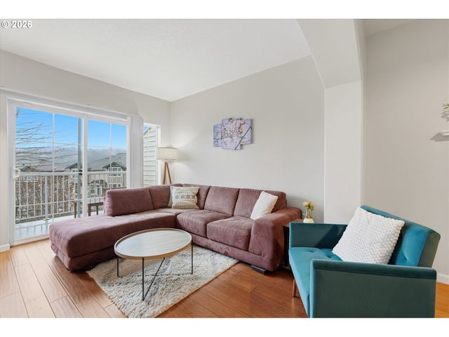 15445 Sw SPARROW Loop 104, Beaverton, OR 97007