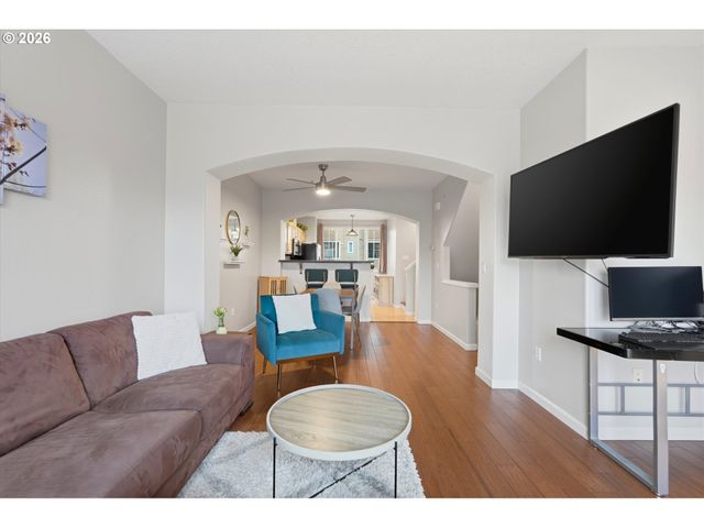 15445 Sw SPARROW Loop 104, Beaverton, OR 97007