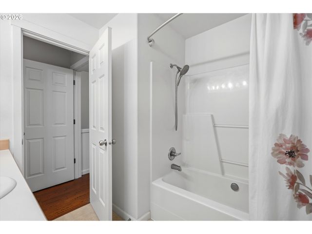 15445 Sw SPARROW Loop 104, Beaverton, OR 97007