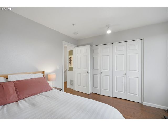 15445 Sw SPARROW Loop 104, Beaverton, OR 97007