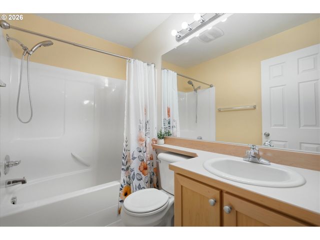 15445 Sw SPARROW Loop 104, Beaverton, OR 97007