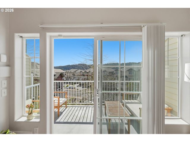 15445 Sw SPARROW Loop 104, Beaverton, OR 97007