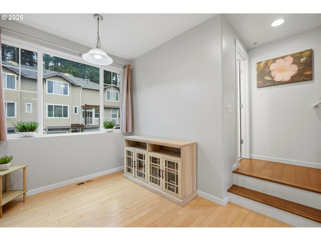 15445 Sw SPARROW Loop 104, Beaverton, OR 97007