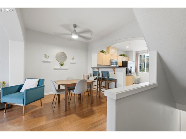 15445 Sw SPARROW Loop 104, Beaverton, OR 97007