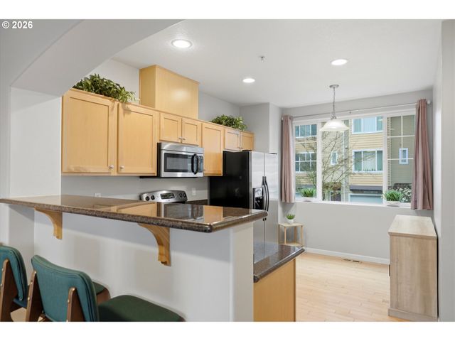 15445 Sw SPARROW Loop 104, Beaverton, OR 97007