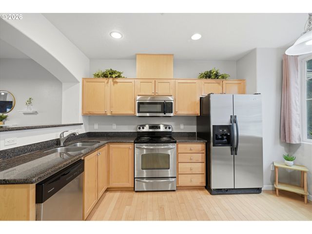 15445 Sw SPARROW Loop 104, Beaverton, OR 97007