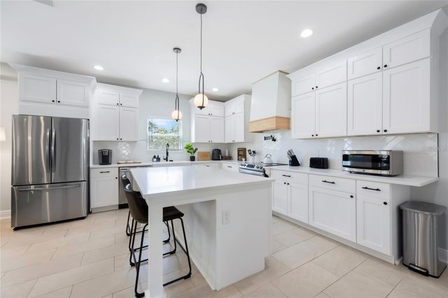 707 N DISSTON AVENUE, Tarpon Springs, FL 34689