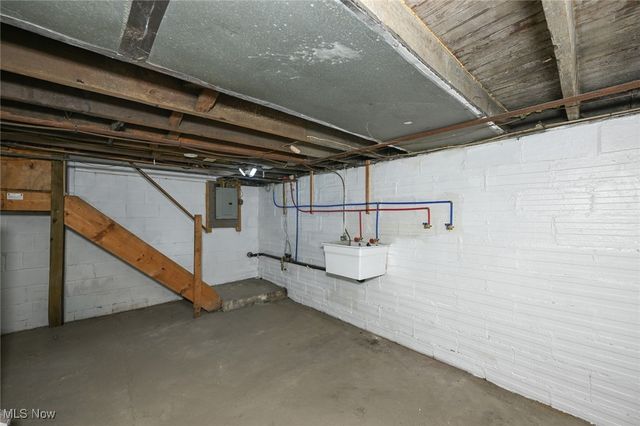 200 8th Street NW, Barberton, OH 44203