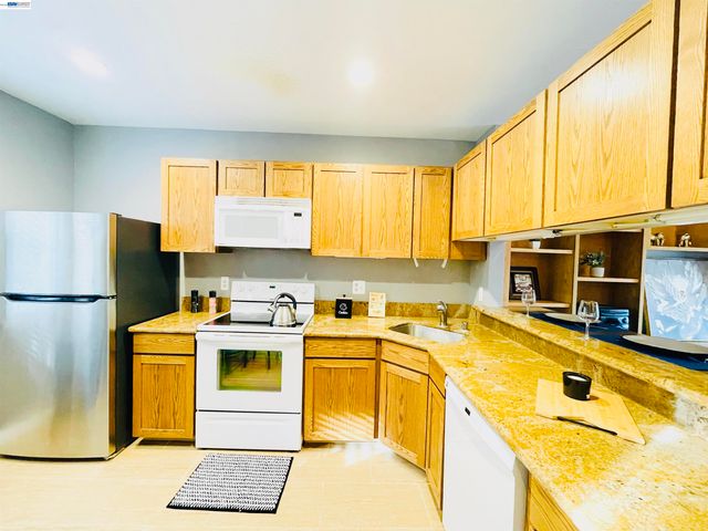320 N Villa Way, Walnut Creek, CA 94595