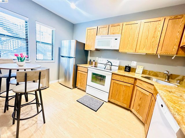 320 N Villa Way, Walnut Creek, CA 94595