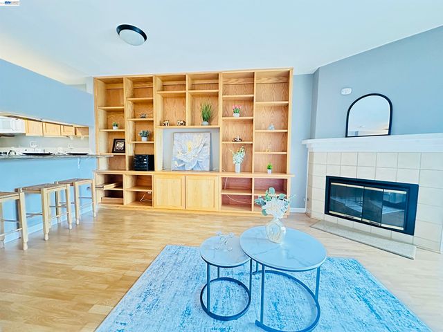 320 N Villa Way, Walnut Creek, CA 94595