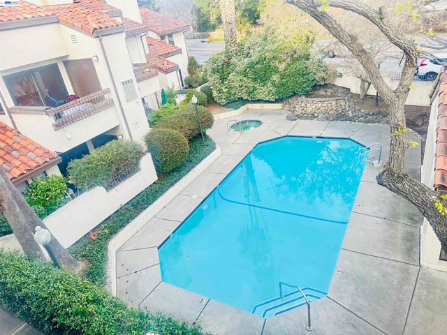 320 N Villa Way, Walnut Creek, CA 94595