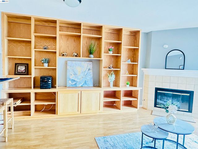 320 N Villa Way, Walnut Creek, CA 94595