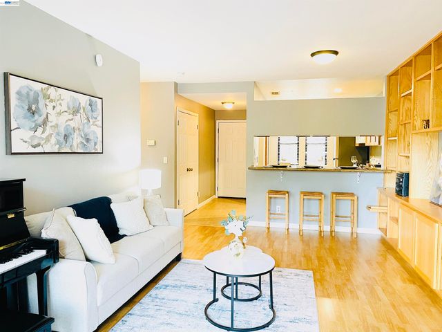 320 N Villa Way, Walnut Creek, CA 94595