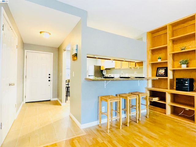 320 N Villa Way, Walnut Creek, CA 94595