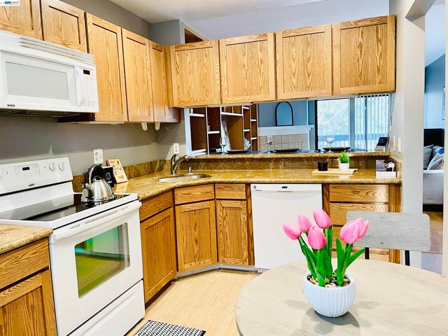 320 N Villa Way, Walnut Creek, CA 94595