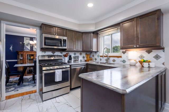 31352 Carmody Drive, Warren, MI 48092