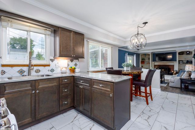 31352 Carmody Drive, Warren, MI 48092