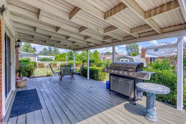 31352 Carmody Drive, Warren, MI 48092