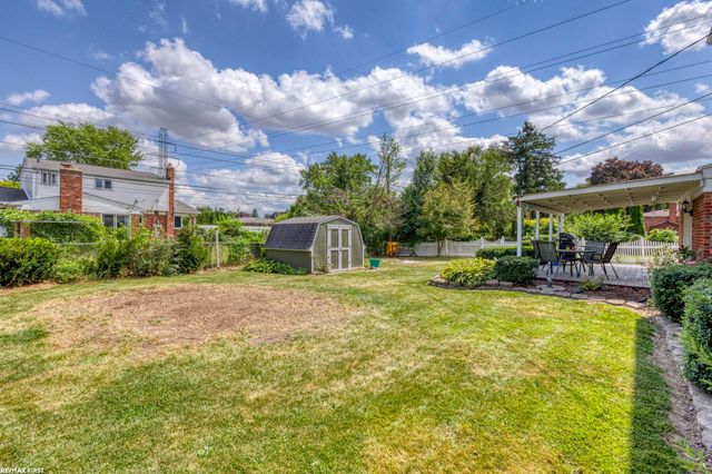 31352 Carmody Drive, Warren, MI 48092