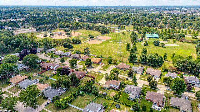 31352 Carmody Drive, Warren, MI 48092