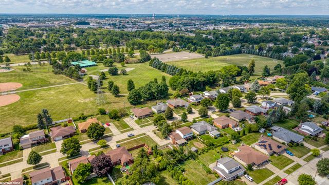 31352 Carmody Drive, Warren, MI 48092