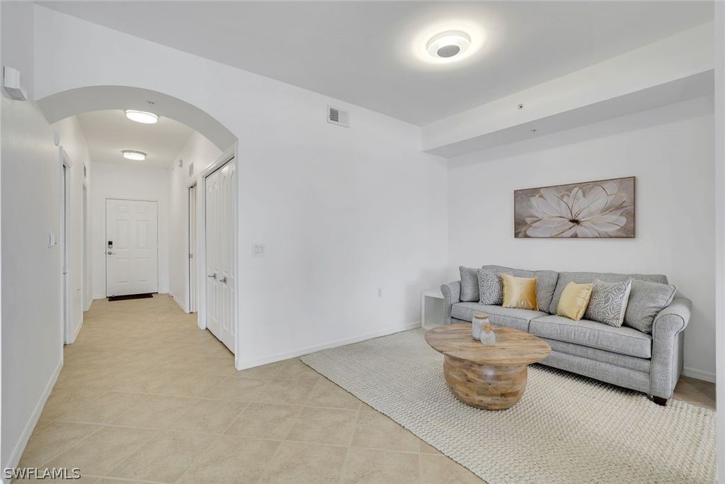 2740 Cypress Trace CIR 2717, Naples, FL 34119