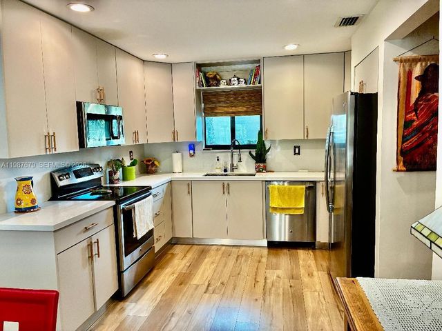 9313 SW 130th St, Miami, FL 33176