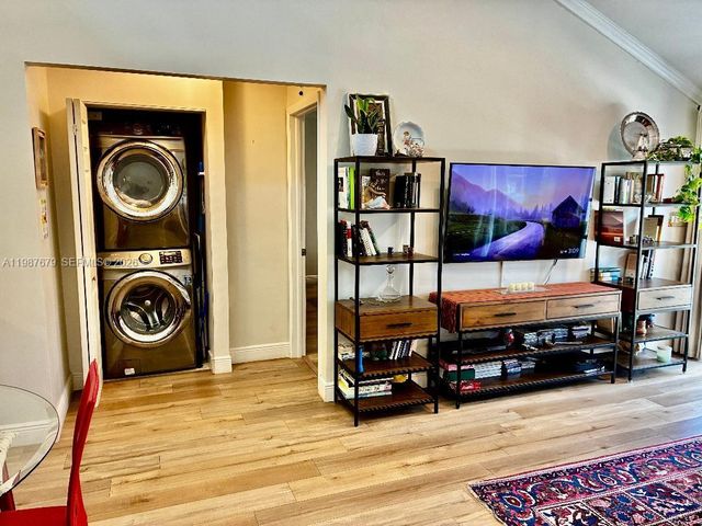 9313 SW 130th St, Miami, FL 33176