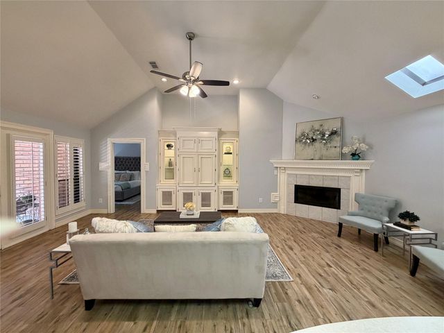 8027 Oakwood Garden Street, Houston, TX 77040