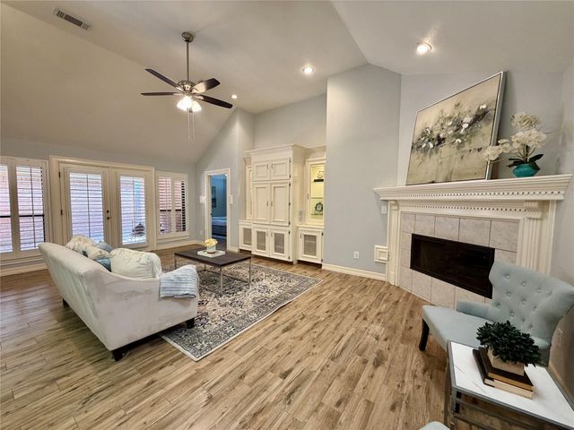 8027 Oakwood Garden Street, Houston, TX 77040