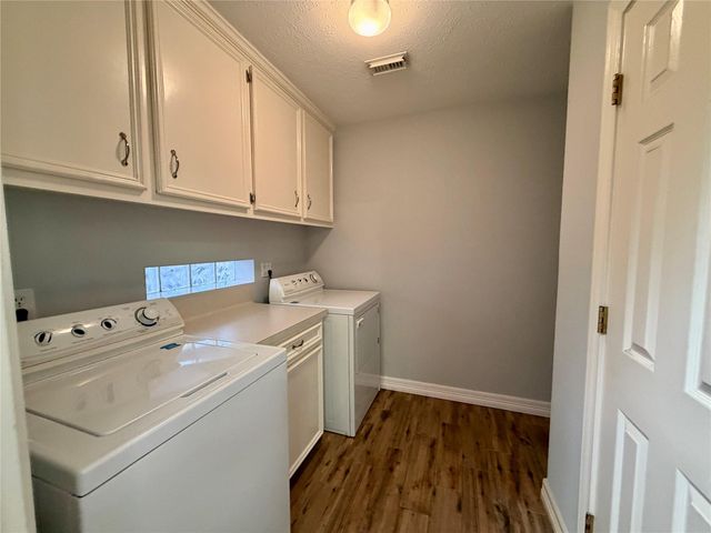 8027 Oakwood Garden Street, Houston, TX 77040