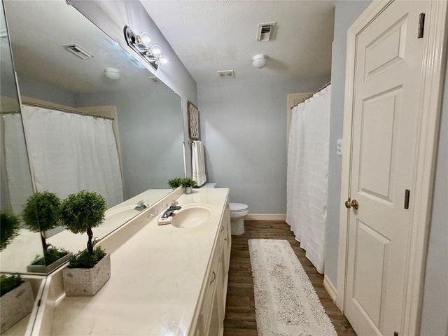 8027 Oakwood Garden Street, Houston, TX 77040