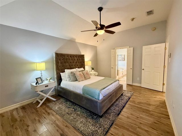 8027 Oakwood Garden Street, Houston, TX 77040