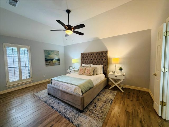 8027 Oakwood Garden Street, Houston, TX 77040