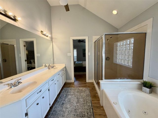 8027 Oakwood Garden Street, Houston, TX 77040