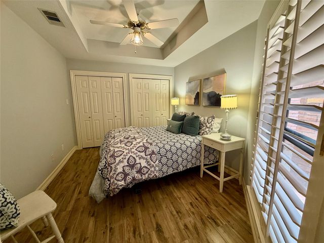 8027 Oakwood Garden Street, Houston, TX 77040