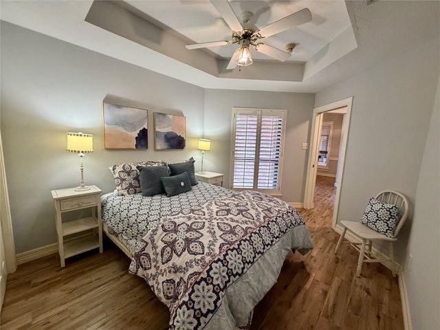 8027 Oakwood Garden Street, Houston, TX 77040