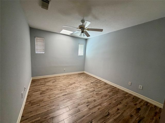 8027 Oakwood Garden Street, Houston, TX 77040