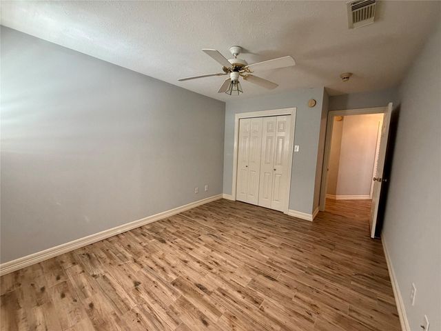 8027 Oakwood Garden Street, Houston, TX 77040