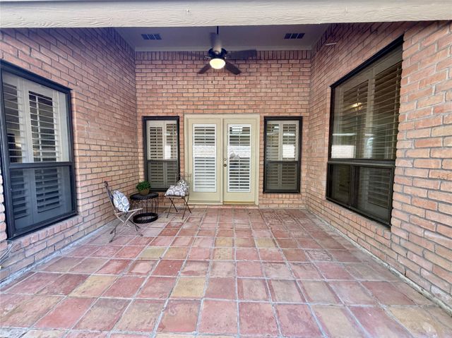 8027 Oakwood Garden Street, Houston, TX 77040