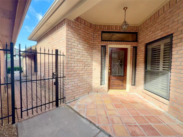 8027 Oakwood Garden Street, Houston, TX 77040