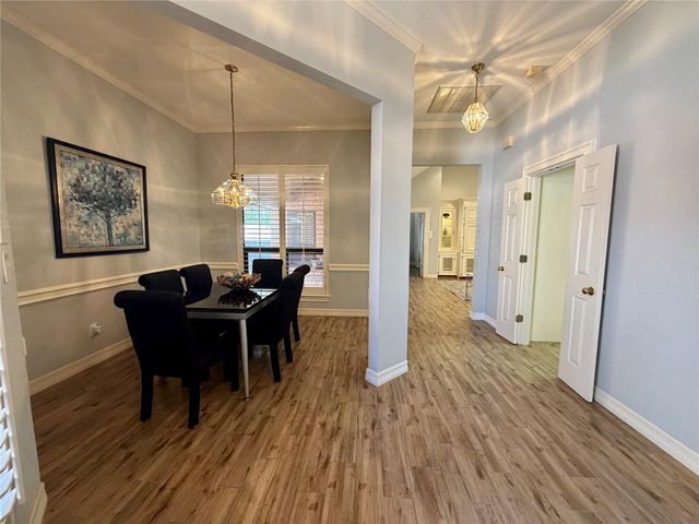 8027 Oakwood Garden Street, Houston, TX 77040