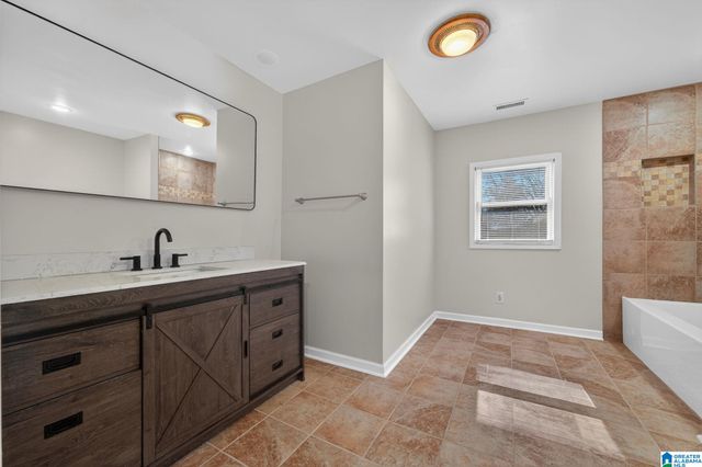 1605 27TH AVENUE N, Hueytown, AL 35023