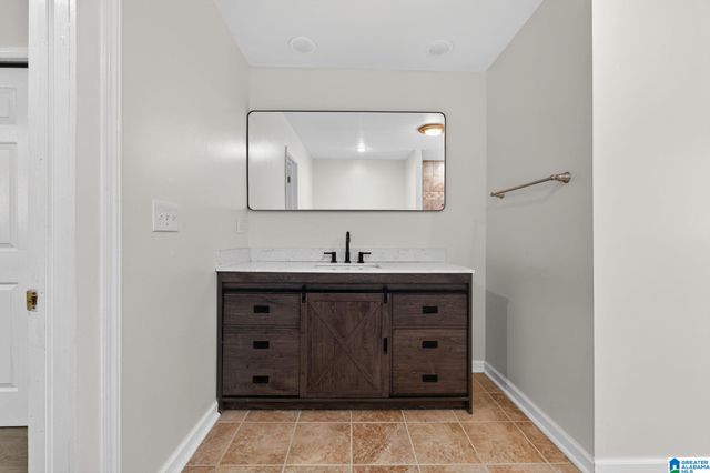 1605 27TH AVENUE N, Hueytown, AL 35023